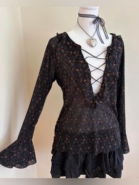 Vintage 90s whimsygoth fairy pirate floral black lace ruffle goth boho top L